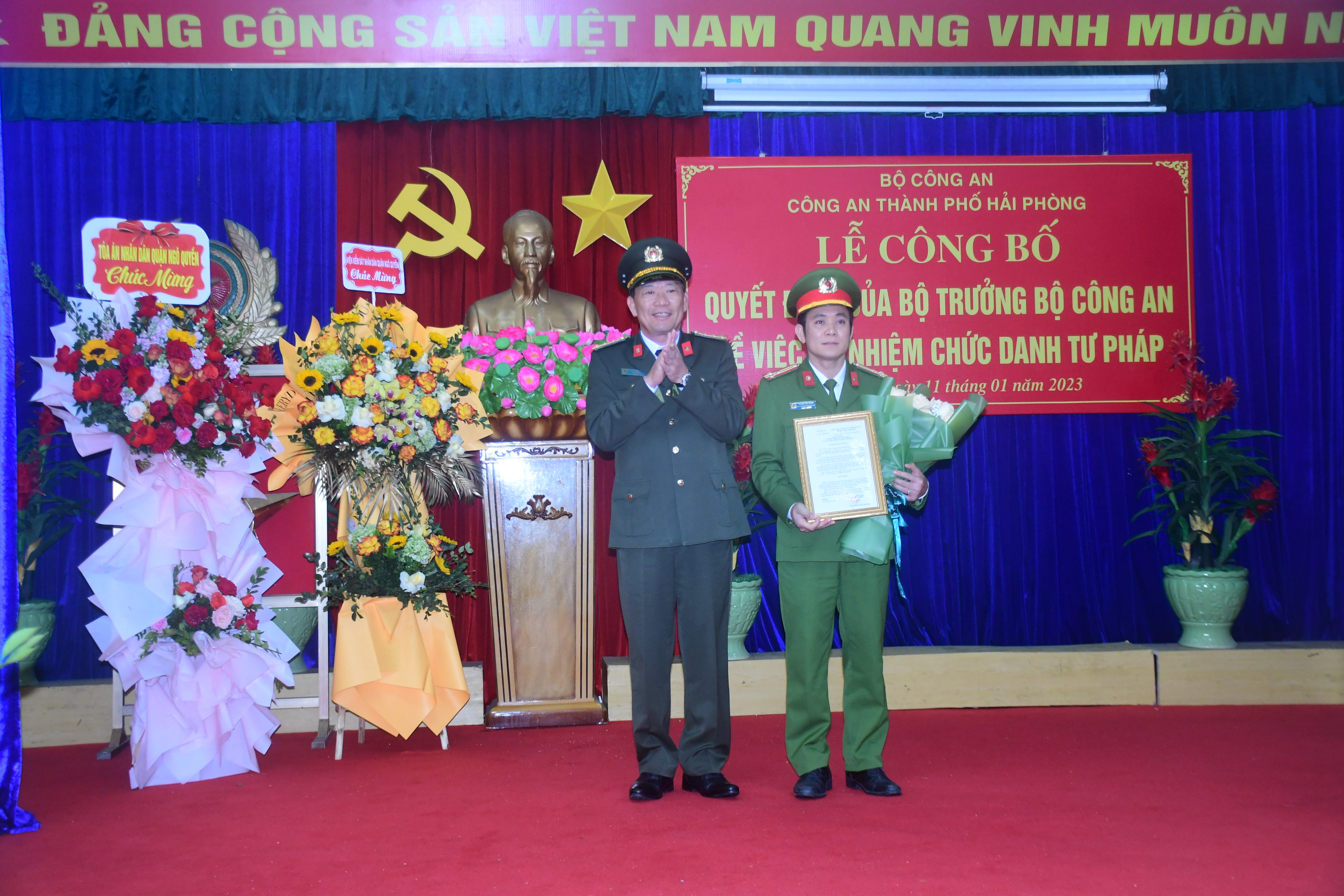 Công bố quyết định của Bộ trưởng Bộ Công an về việc bổ nhiệm chức danh tư pháp Công an quận Ngô Quyền